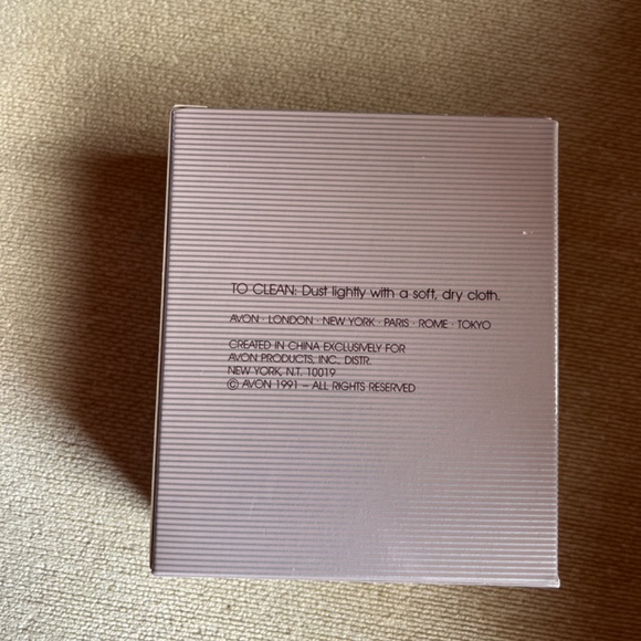 VINTAGE (1991)  AVON FLORAL FAN PIN/BROOCH - Picture 3 of 3